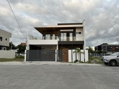 Modern House with Pool Near Ayala Marquee Mall